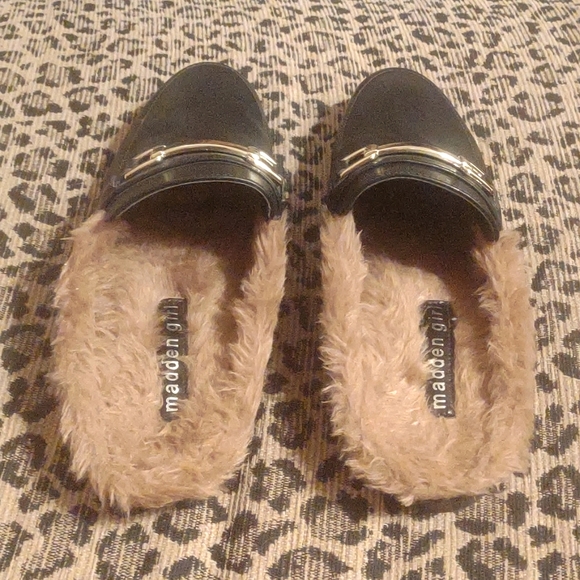 Madden Girl Faux Fur Lined Mules with Gold Accents Size 9 - 9.5 - Picture 3 of 7